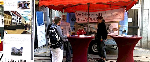 Infostand von WOHNEN MIT FREU[n]DEN auf der Oggersheimer Kerwe