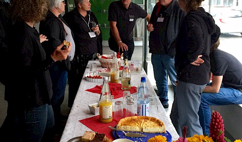 Das Empfangsteam am Buffet