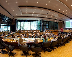 Der gr0ßzügige Tagungsraum im Hotel du Departement de Strasbourg