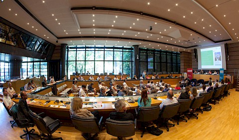 Der gr0ßzügige Tagungsraum im Hotel du Departement de Strasbourg