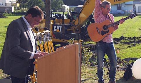 Bürgermeister Josesf Pfaff und Bänkelsänger Thomas Walter in Aktion