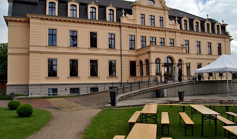 Das prächtige Schloss Ribbeck zu Ribbeck im Havelland...