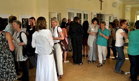 TeilnehmerInnen auf der gut besuchten Tagung im Stephanienbad