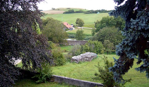 Blick aus der künftigen Wohnanlage in den Klostergarten