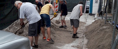 Gemeinsam Handanlegen hieß es im Vorfeld des Oldtimertages am 15. Juni.