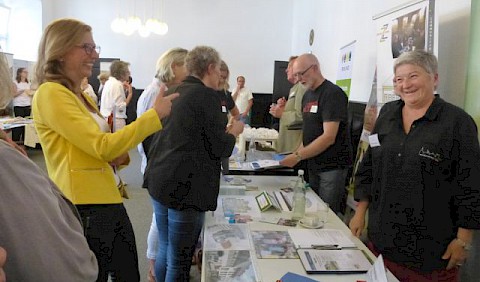 Ministerin Sabine Bätzing-Lichtenthäler zu Besuch am Projekt Stand